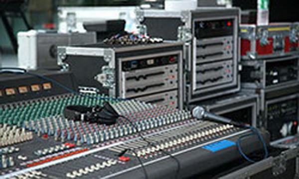 無(wú)線話筒的U段和V段區(qū)別6大區(qū)別，無(wú)線話筒的采購(gòu)技巧