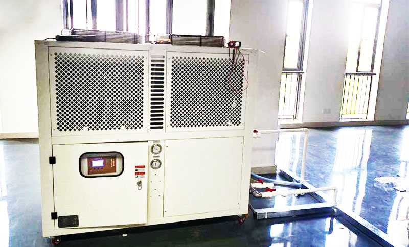 模具、吹塑、行業(yè)冷卻用箱體式冷水機(jī)