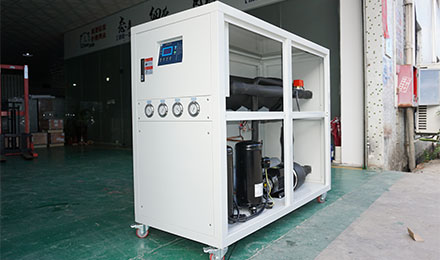 如何做好螺桿式冷水機清洗工作？