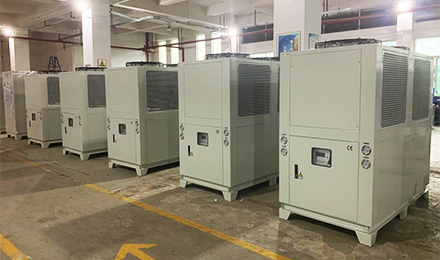 不會選冷水機設(shè)備？可以到玖一瞧瞧