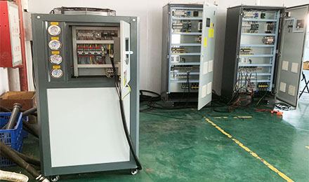 什么原因引起工業(yè)冷水機壓力過高的？